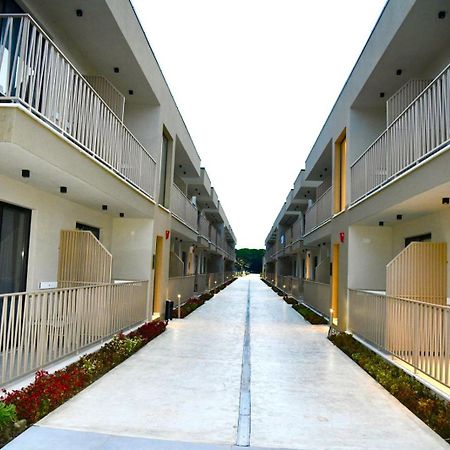 Amber Village Spille Eksteriør billede